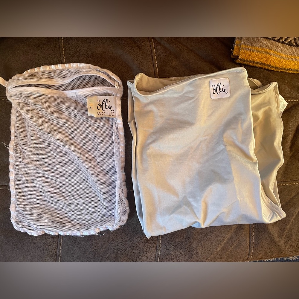 The Ollie World Swaddle in Light Grey